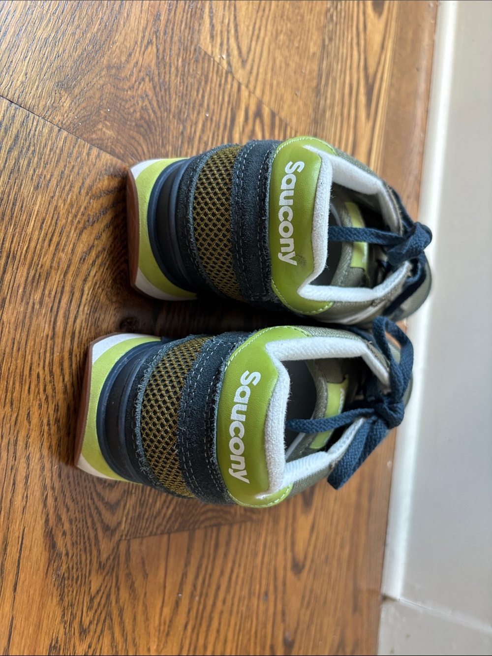 Saucony Men's Olive Green and Black Sneakers with Navy Laces - Picture 3 of 3